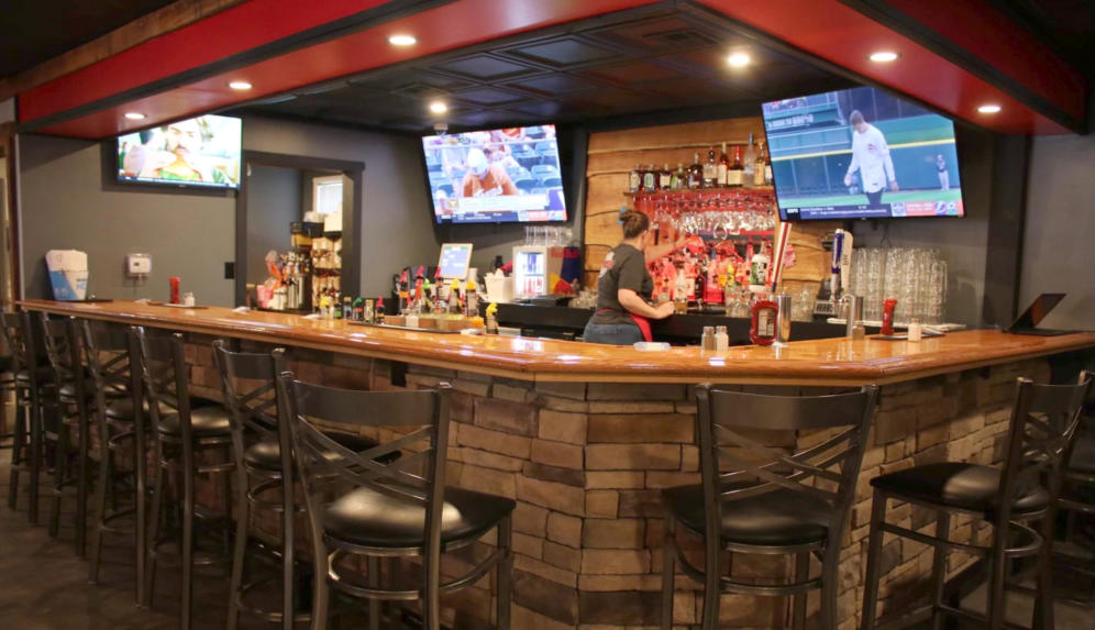 The bar at Trailhead Bar and Grill